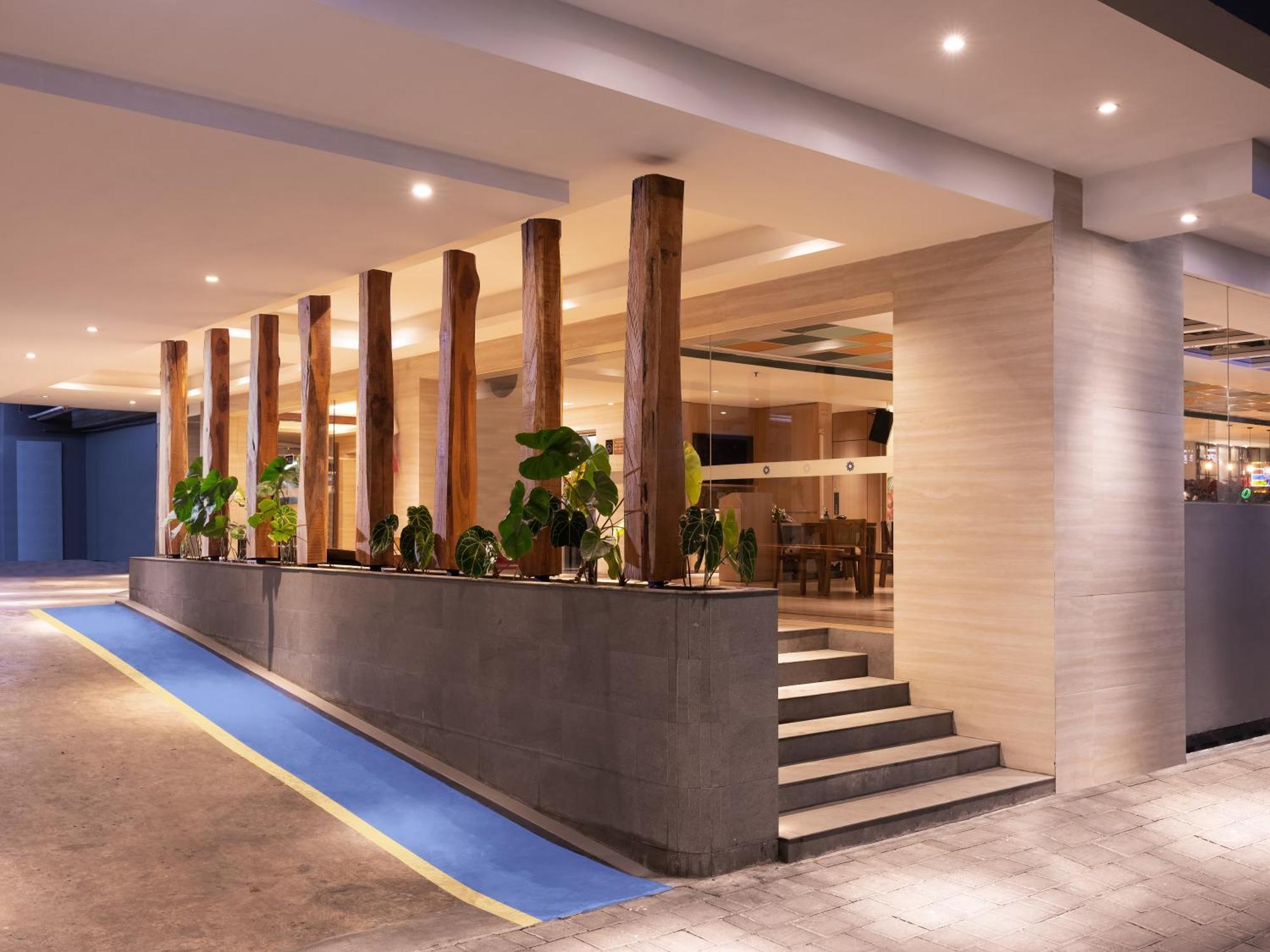 Aveta Hotel Malioboro Jogyakarta Zewnętrze zdjęcie